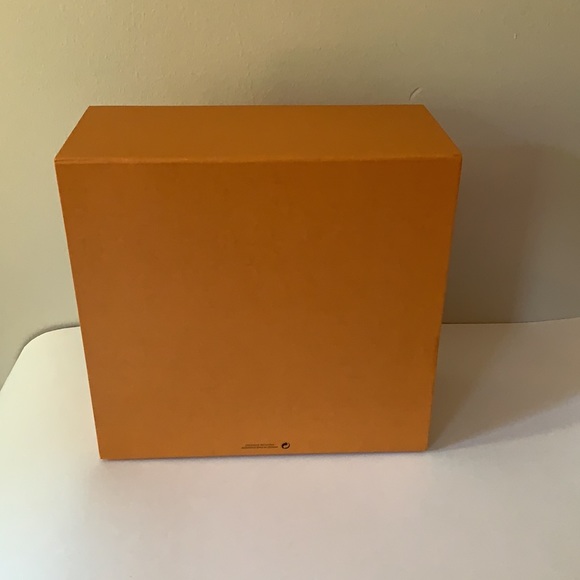 LOUIS VUITTON magnetic gift box -Medium/Large - Picture 3 of 4